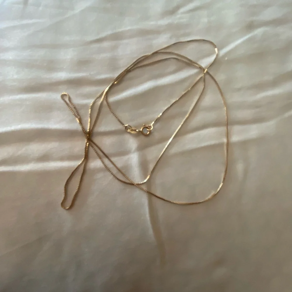 14k Yellow Gold Box Chain Necklace - Picture 3 of 6